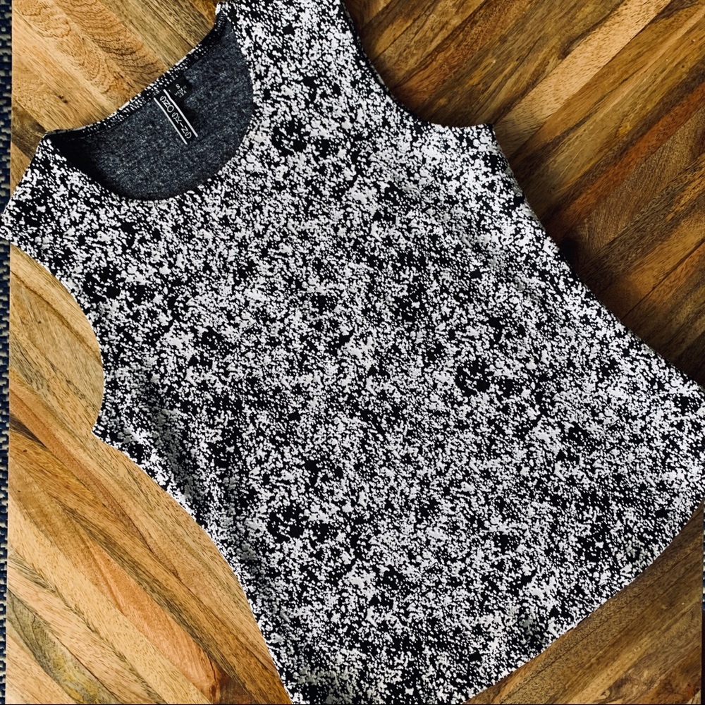 SNO SKINS | Black & White Fitted Tank
